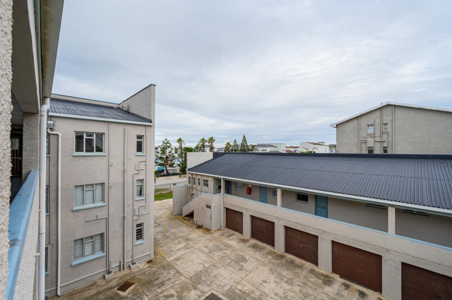 1 Bedroom Property for Sale in Summerstrand Eastern Cape